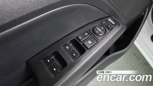 Hyundai AVANTE 2017 — photo 18