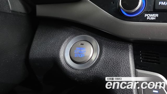Hyundai AVANTE 2017 — photo 19