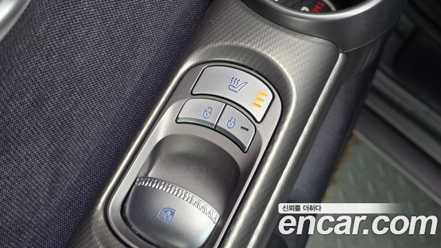 Genesis GV60 2022 — photo 29