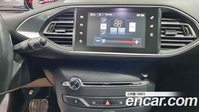 Peugeot 308 2015 — photo 11