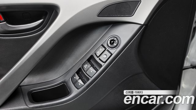 Hyundai AVANTE 2014 — photo 17