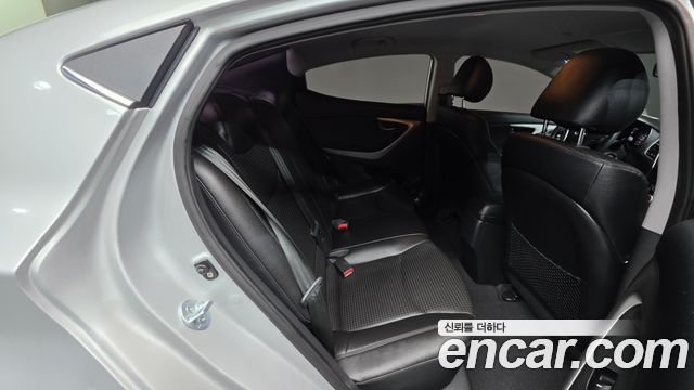 Hyundai AVANTE 2014 — photo 29