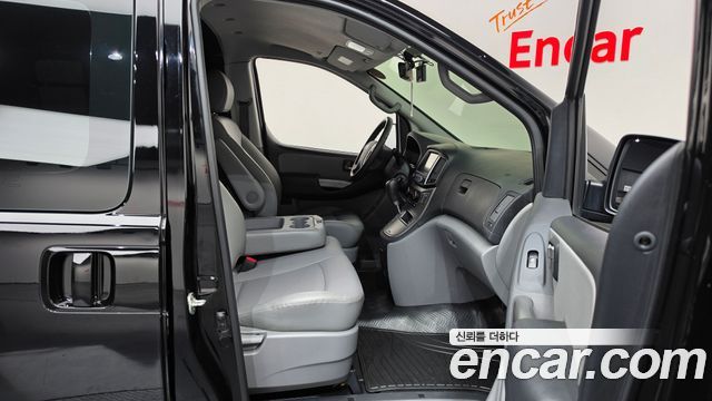 Hyundai Starex 2019 — photo 16