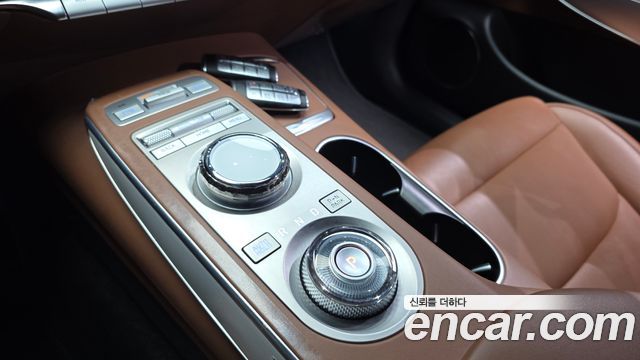 Genesis GV70 2023 — photo 9