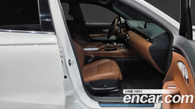 Genesis GV70 2023 — photo 11