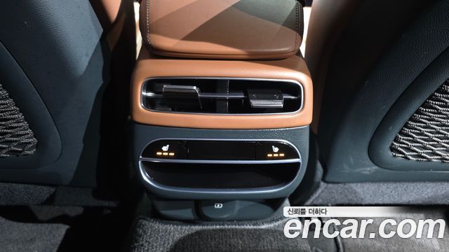 Genesis GV70 2023 — photo 19