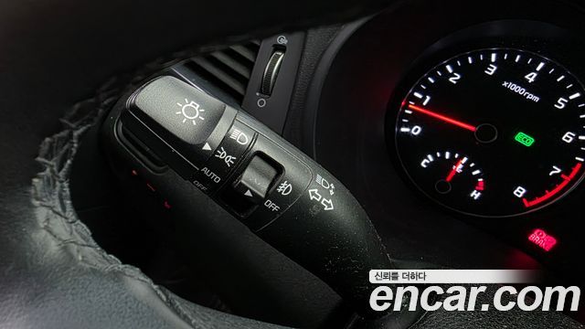 Kia K5 2016 — photo 22