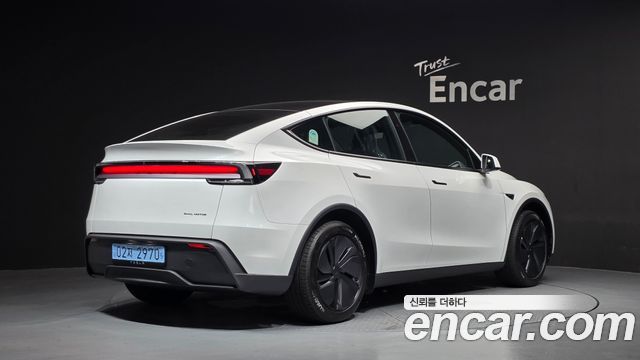 Tesla Model Y 2026 — photo 2
