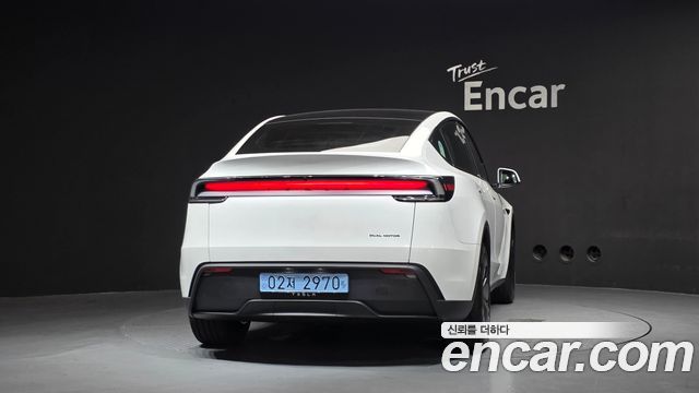 Tesla Model Y 2026 — photo 4