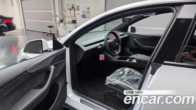 Tesla Model Y 2026 — photo 10