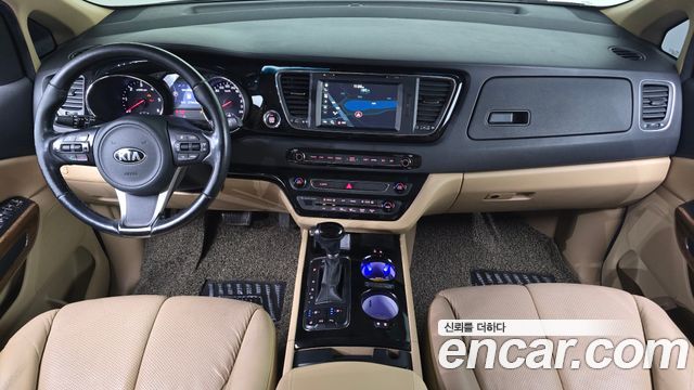 Kia Canival 2016 — photo 10