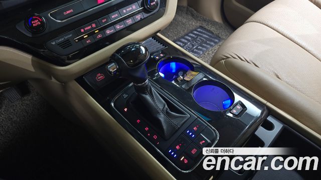 Kia Canival 2016 — photo 12