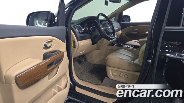 Kia Canival 2016 — photo 13