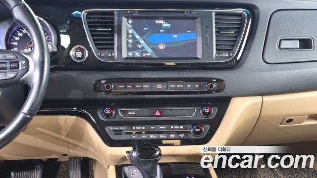 Kia Canival 2016 — photo 21