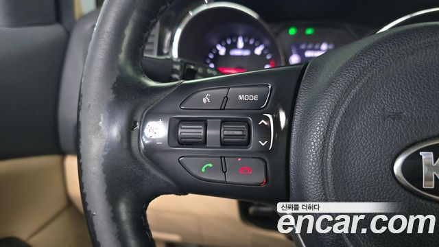 Kia Canival 2016 — photo 24