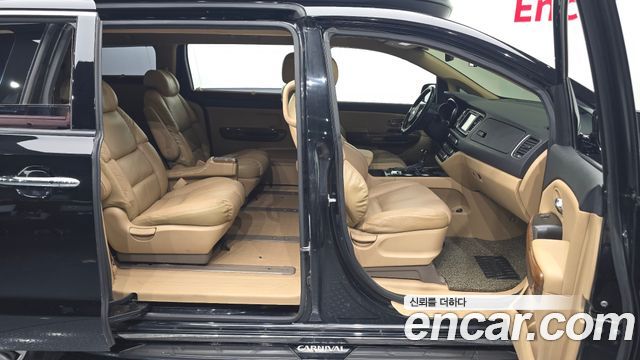 Kia Canival 2016 — photo 16