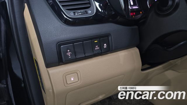 Kia Canival 2016 — photo 31