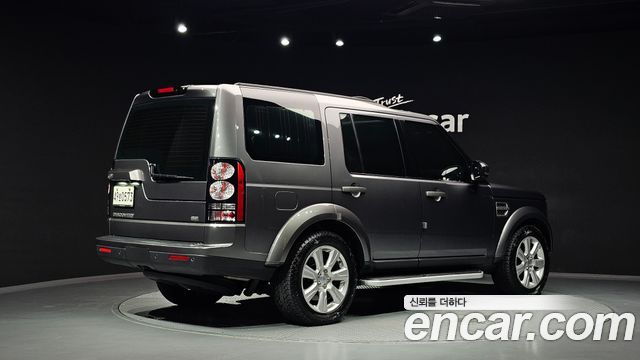 Land Rover Discovery 2016 — photo 2