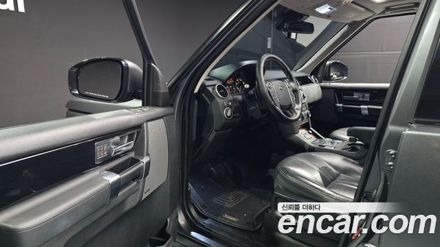 Land Rover Discovery 2016 — photo 10