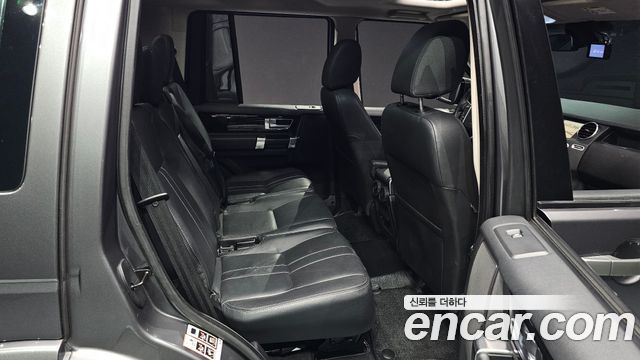 Land Rover Discovery 2016 — photo 11