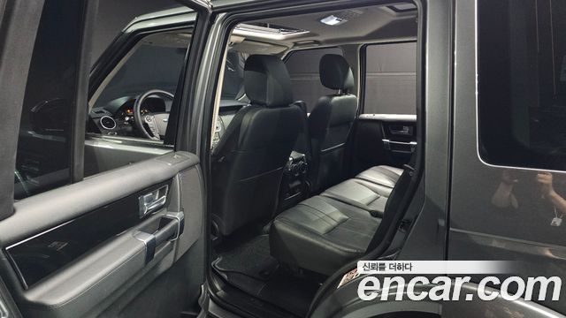 Land Rover Discovery 2016 — photo 12