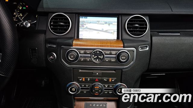 Land Rover Discovery 2016 — photo 14