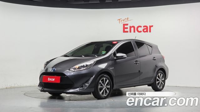 Toyota Prius 2019 — photo 1