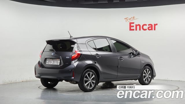 Toyota Prius 2019 — photo 2