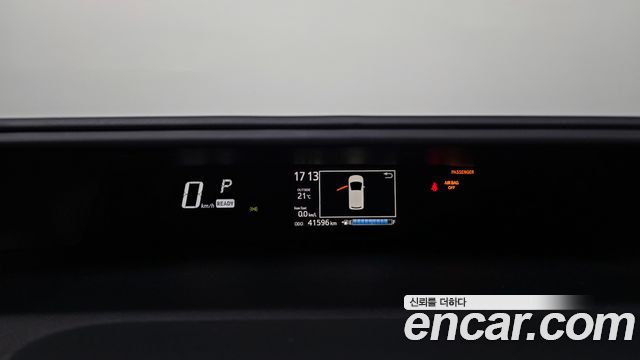 Toyota Prius 2019 — photo 11