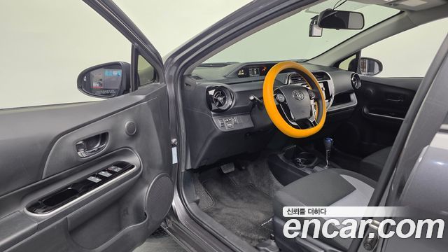 Toyota Prius 2019 — photo 13