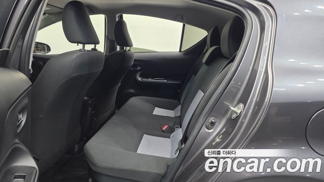 Toyota Prius 2019 — photo 18
