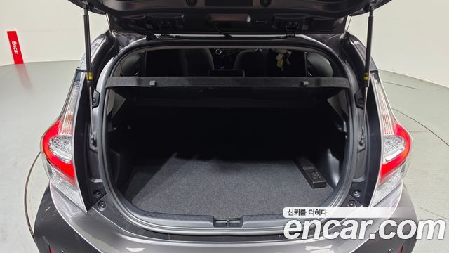Toyota Prius 2019 — photo 26