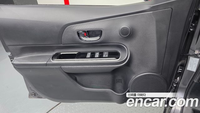 Toyota Prius 2019 — photo 14