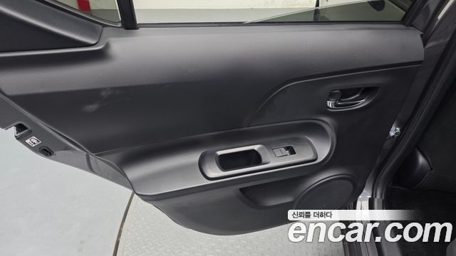 Toyota Prius 2019 — photo 15
