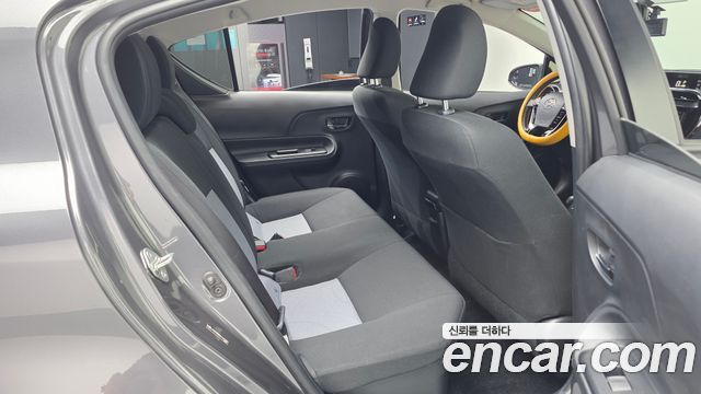 Toyota Prius 2019 — photo 16