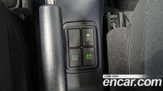 Toyota Prius 2019 — photo 32