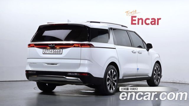 Kia Canival 2023 — photo 2
