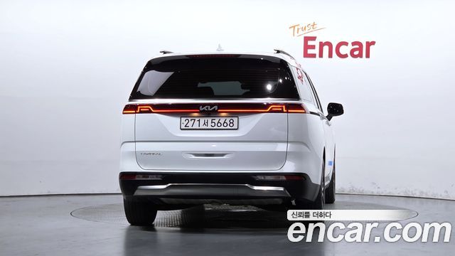 Kia Canival 2023 — photo 4