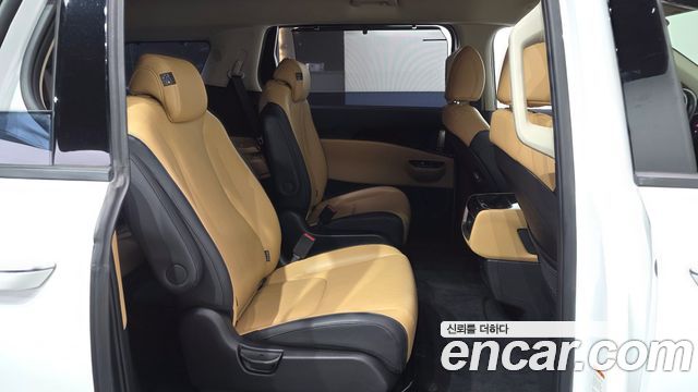 Kia Canival 2023 — photo 17