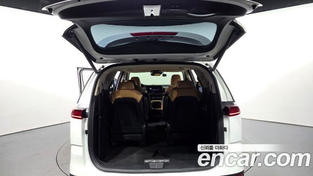 Kia Canival 2023 — photo 24