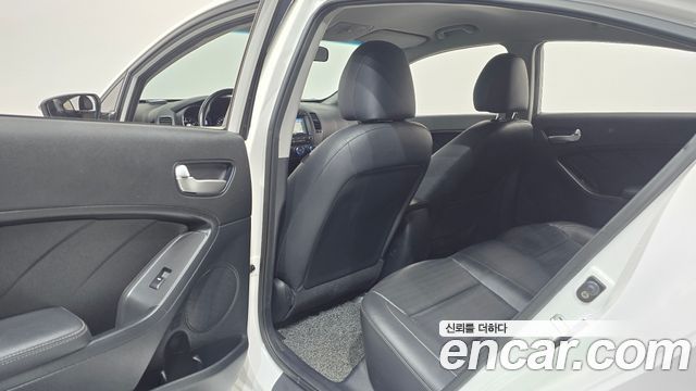 Kia K3 2018 — photo 27