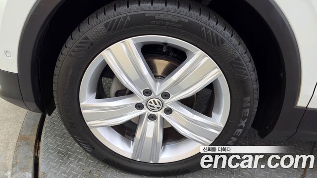 Volkswagen Tiguan 2020 — photo 19
