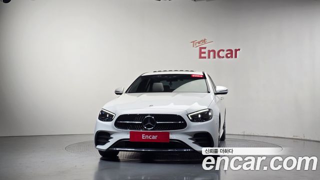 Mercedes-Benz E-Class 2023 — photo 3