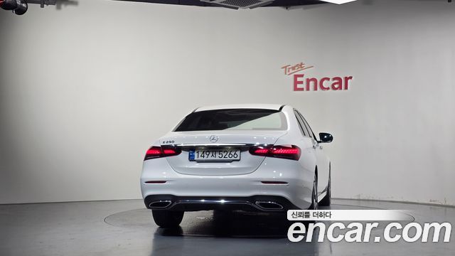 Mercedes-Benz E-Class 2023 — photo 4