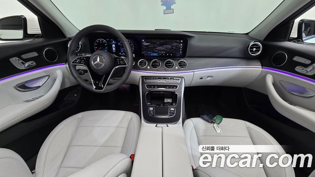 Mercedes-Benz E-Class 2023 — photo 10