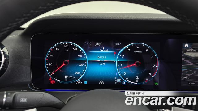 Mercedes-Benz E-Class 2023 — photo 11