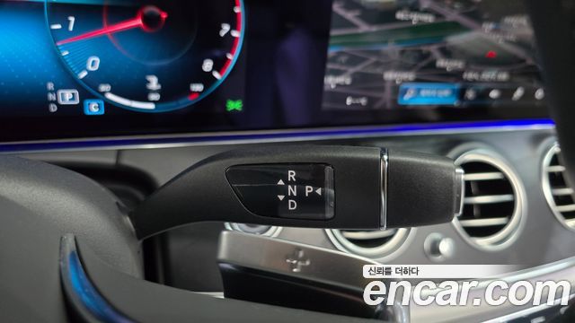 Mercedes-Benz E-Class 2023 — photo 12