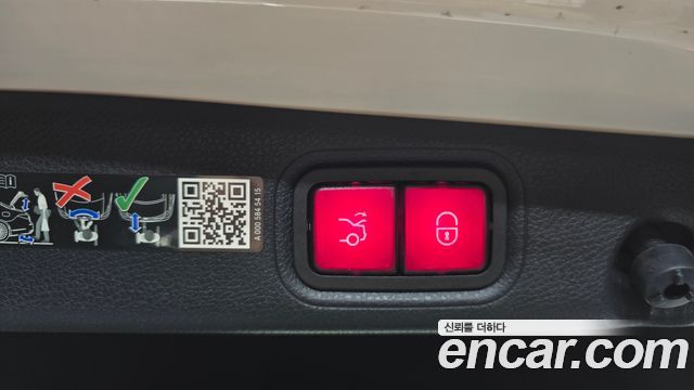 Mercedes-Benz E-Class 2023 — photo 23