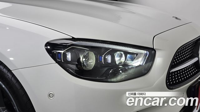 Mercedes-Benz E-Class 2023 — photo 8