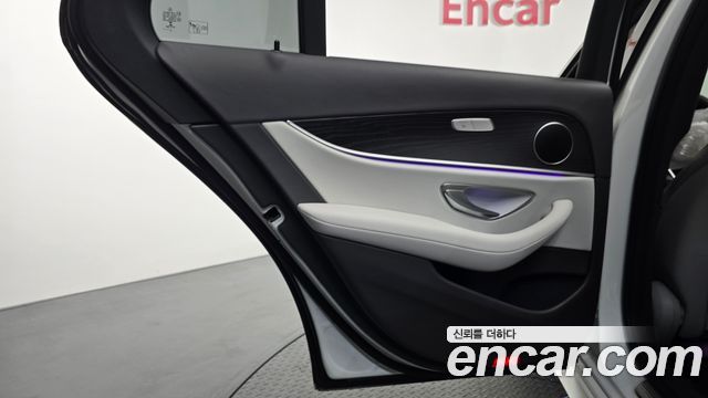 Mercedes-Benz E-Class 2023 — photo 15